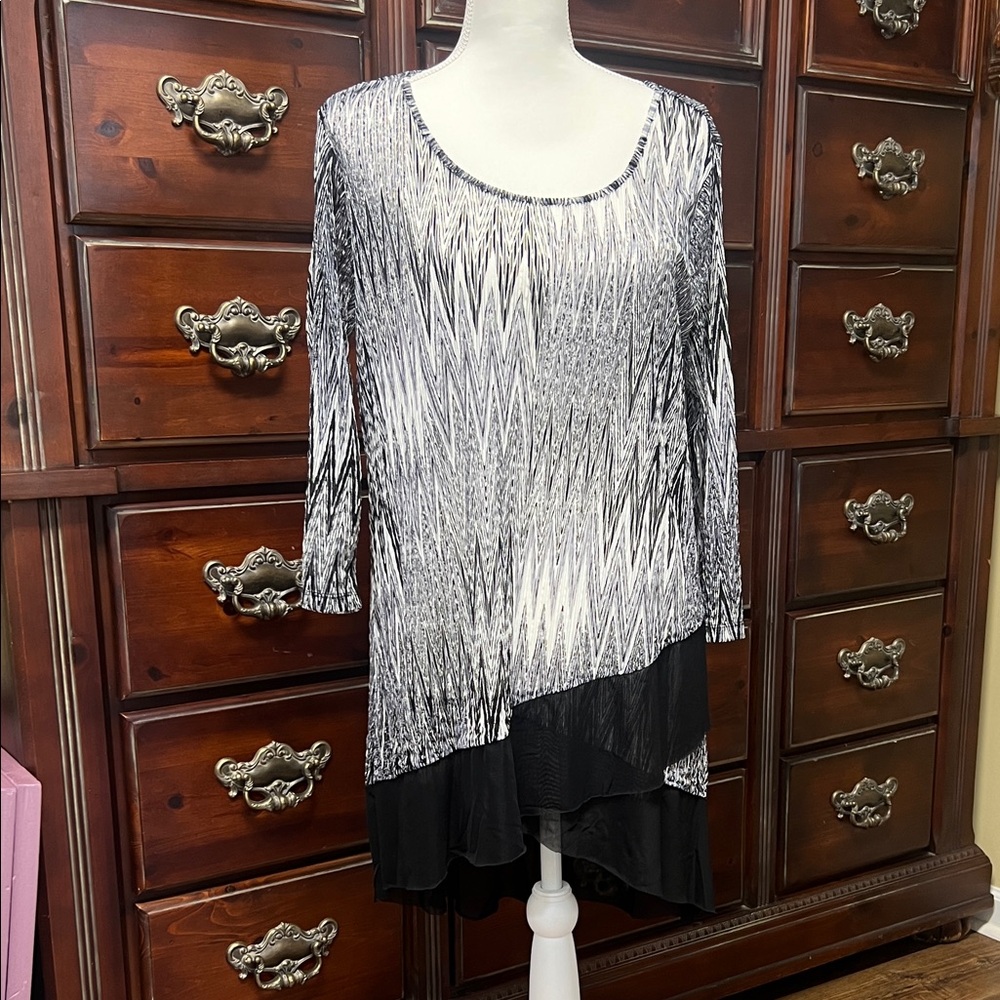 Adore Black and White Zigzag Tunic